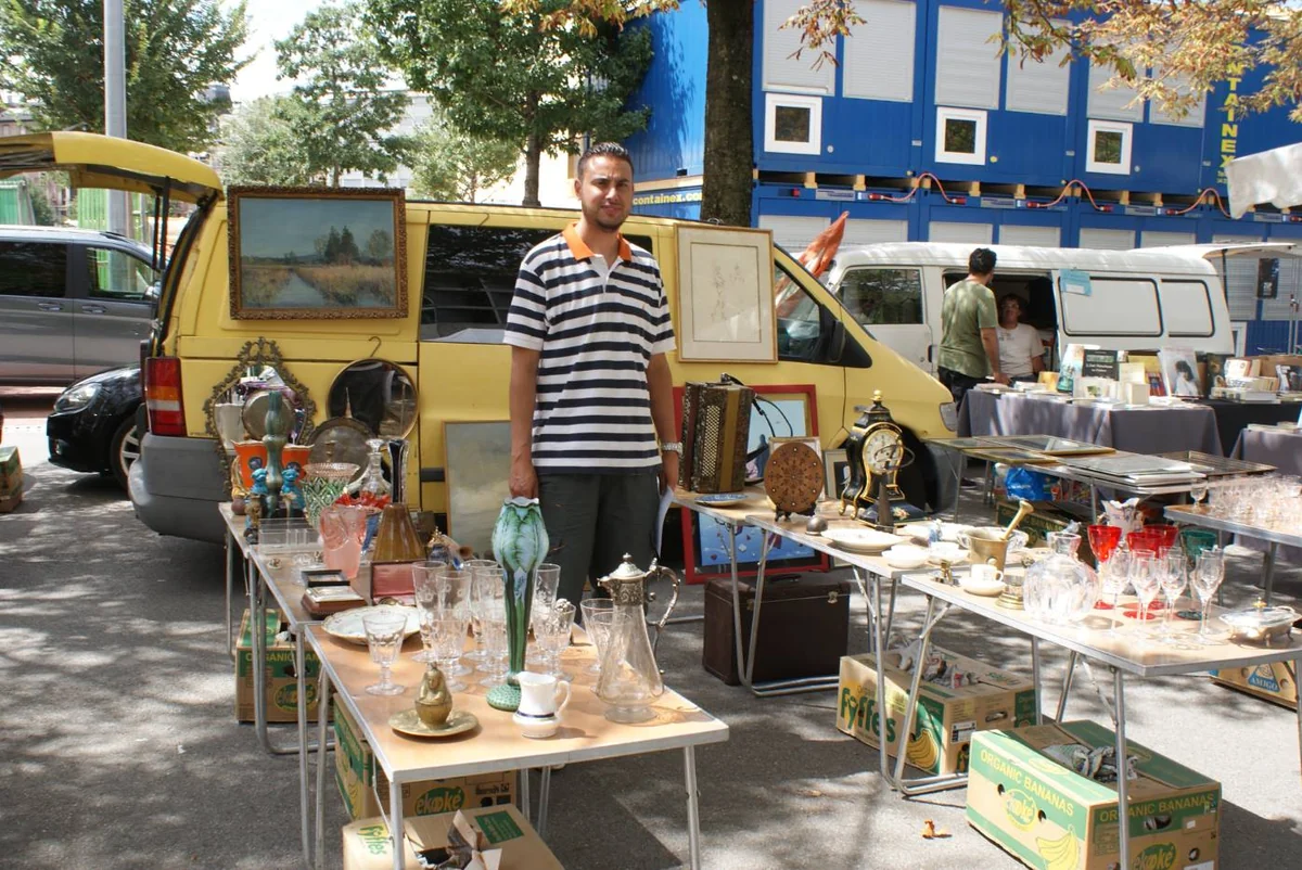 Brocantik, antiquaire et brocanteur au Marché aux Puces de Plainpalais à Genève